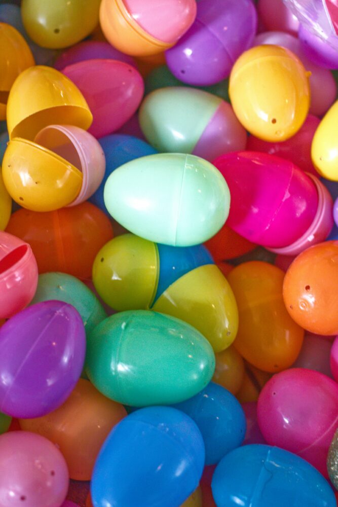 oeufs de pâques en plastique