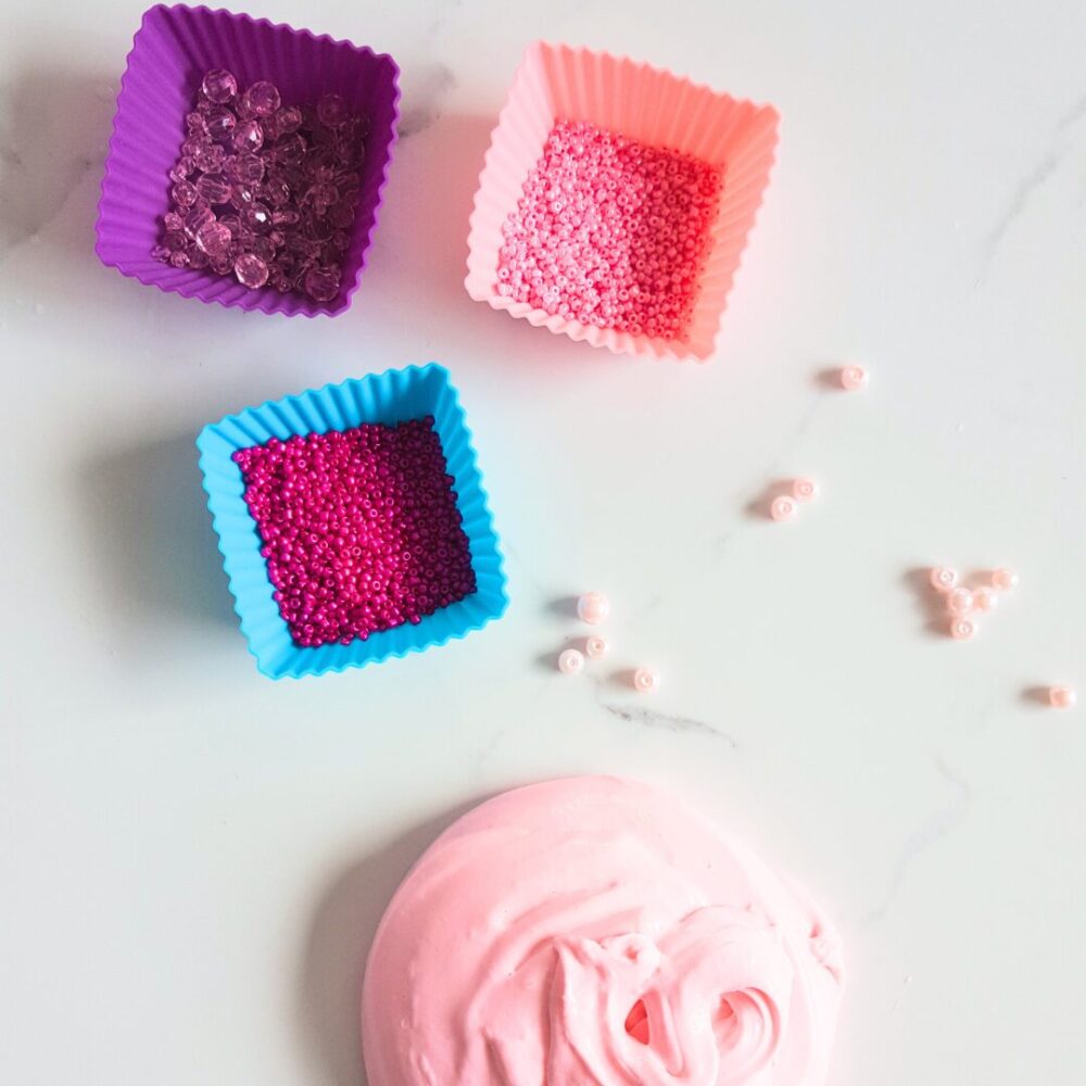 ajouter de la texture à ta fluffy slime sans bord avec des perles