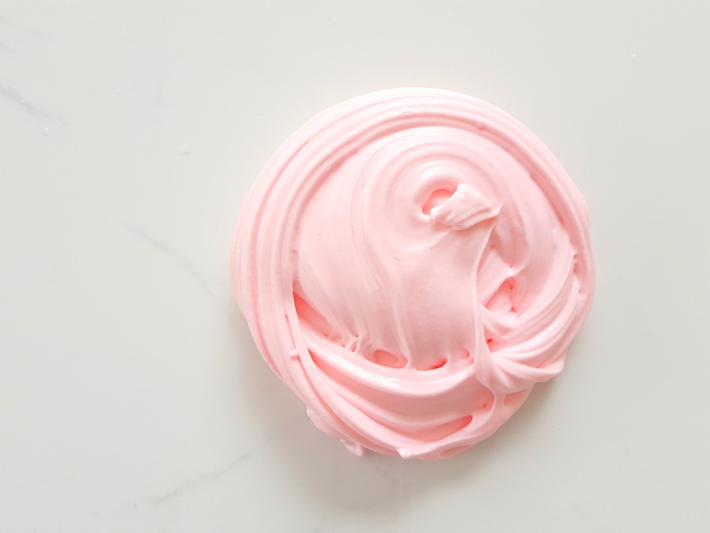 fluffy slime sans bora sur le comptoir