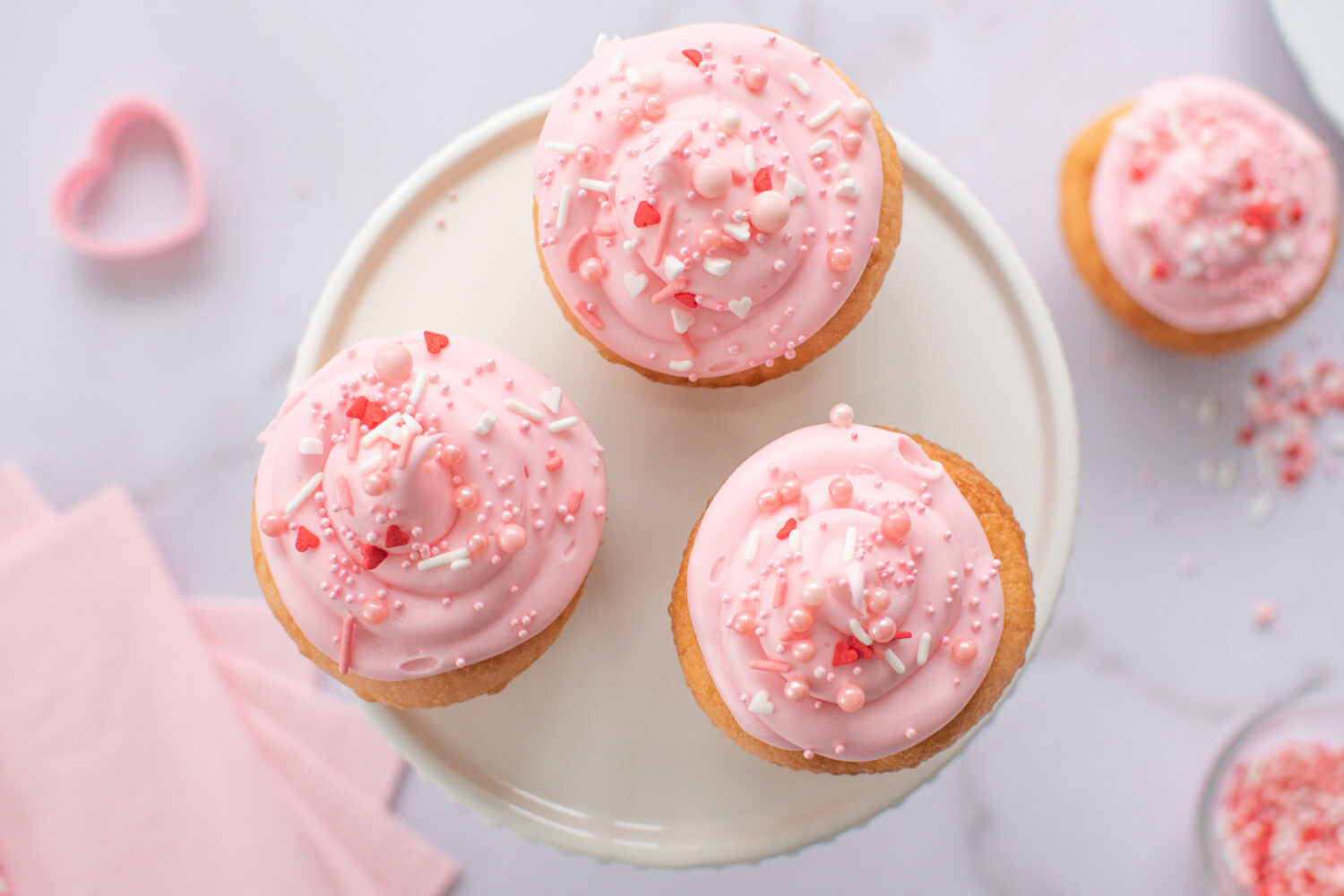 cupcakes-de-St-Valentin-avec-un-coeur-caché-wooloo_cupcake