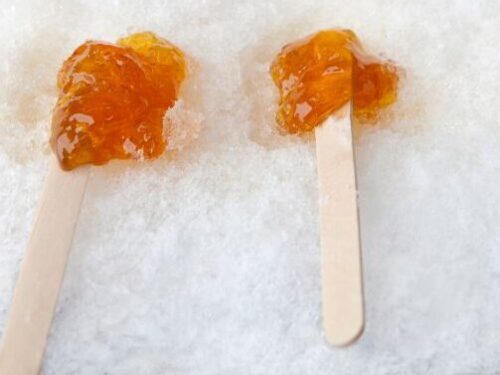 RECETTE GOURMANDE : Comment faire de la tire sur la neige au micro-onde