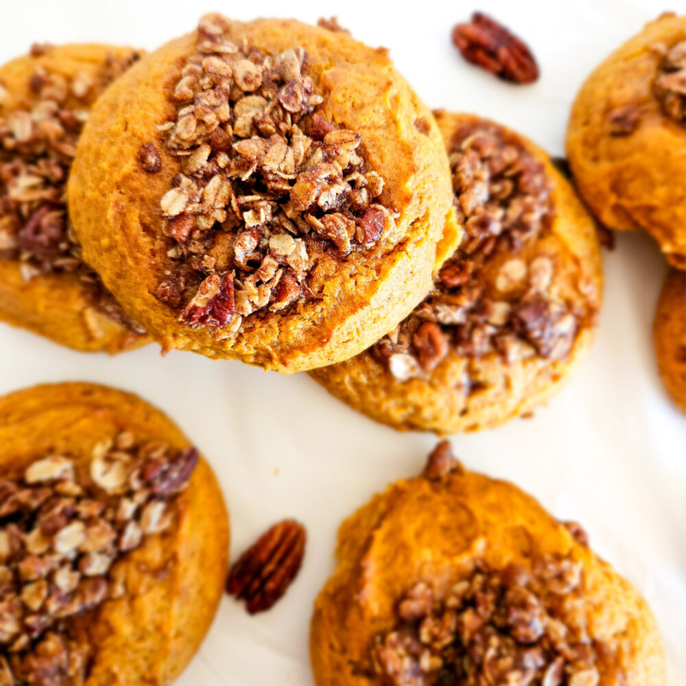 les muffins à la citrouille avec un crumble aux épices pumpkin spices sont la recette d'automne par excellence