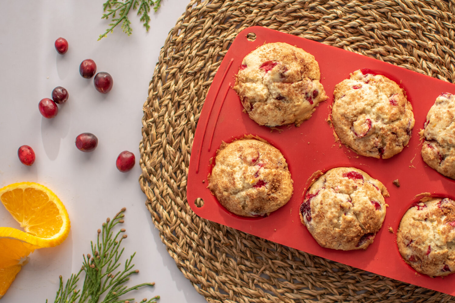 Muffins au canneberge sortis du four